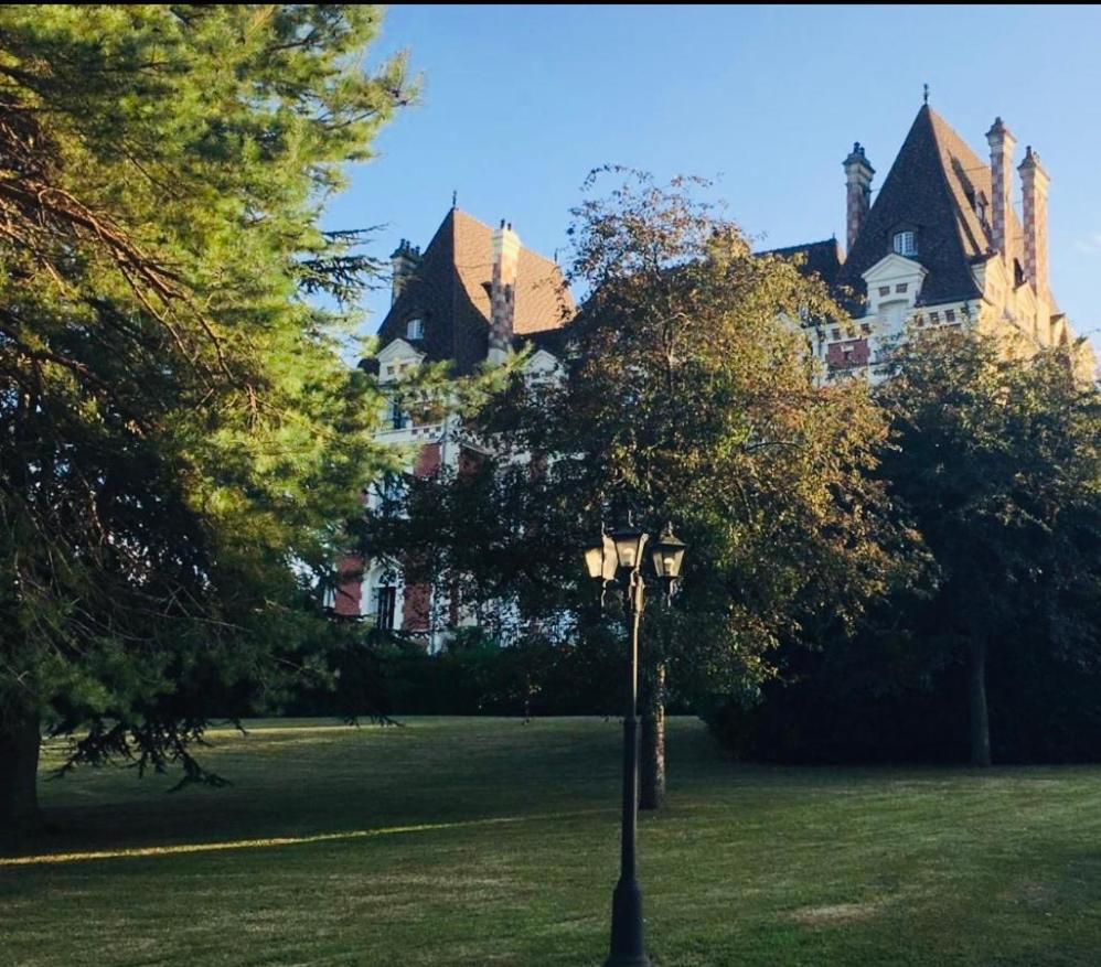 Un Appartement Dans Un Chateau Deauville Exteriör bild