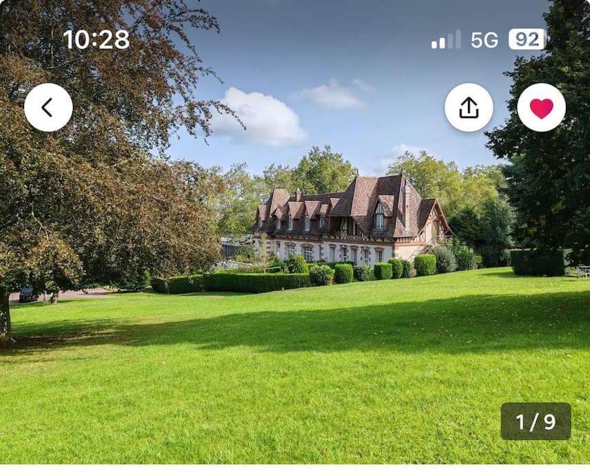 Un Appartement Dans Un Chateau Deauville Exteriör bild