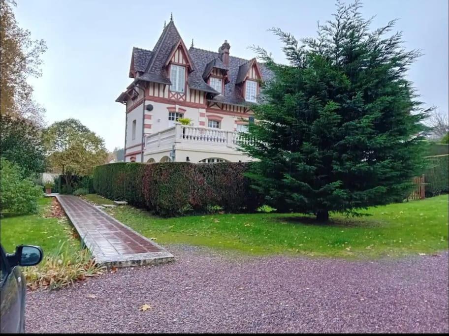 Un Appartement Dans Un Chateau Deauville Exteriör bild